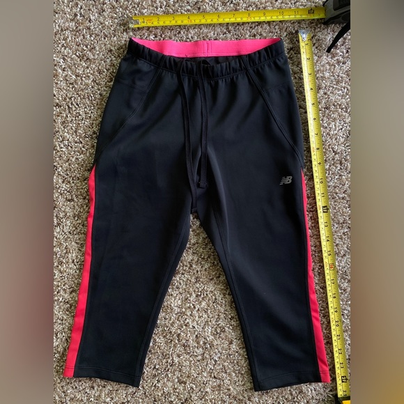 New Balance Lightning Dry Capri Pull On Running X-Small Black Red Leggings - Picture 9 of 11